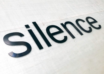 Signalétique en alu. Découpe lettre relief